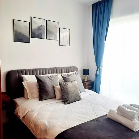 Mountain Breeze Luxury Ac & Parcare Privata Apartment