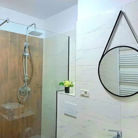 Mountain Breeze Luxury Ac & Parcare Privata Apartment Brasov