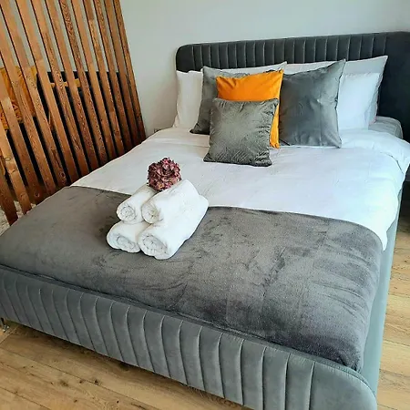 Apartment Mountain Breeze Luxury Ac & Parcare Privata *