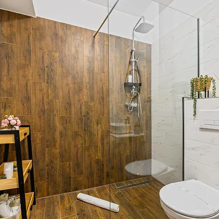 Mountain Breeze Luxury Ac & Parcare Privata
