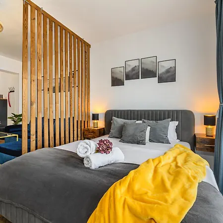 Mountain Breeze Luxury Ac & Parcare Privata Apartment *