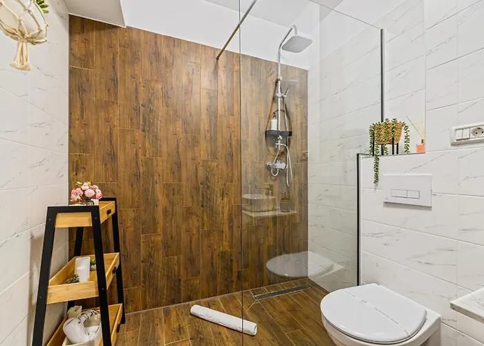 Mountain Breeze Luxury Ac & Parcare Privata